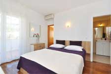 Rooms and apartments in Podstrana - direct on the beach